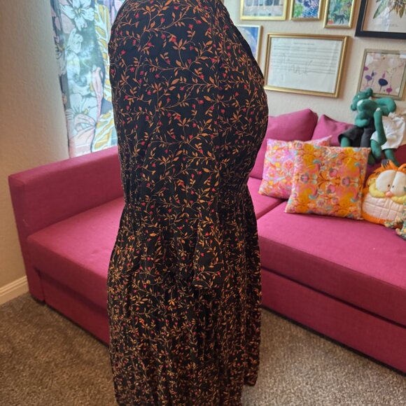 Old Navy Black Floral Midi Dress – Size M – Ruffle Neck & Sleeves - Picture 4 of 5